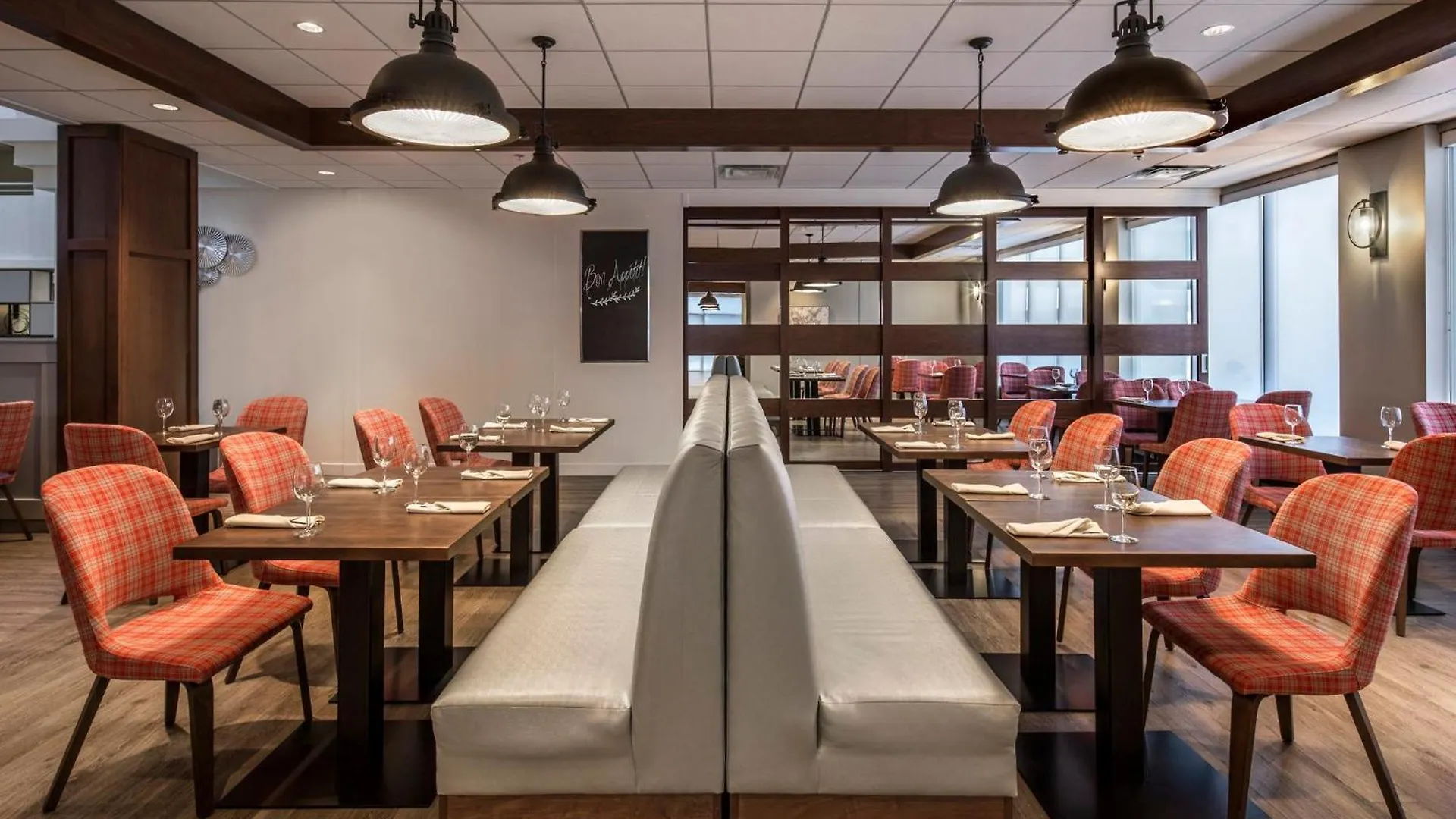 Holiday Inn Montreal Longueuil By Ihg 3*,
