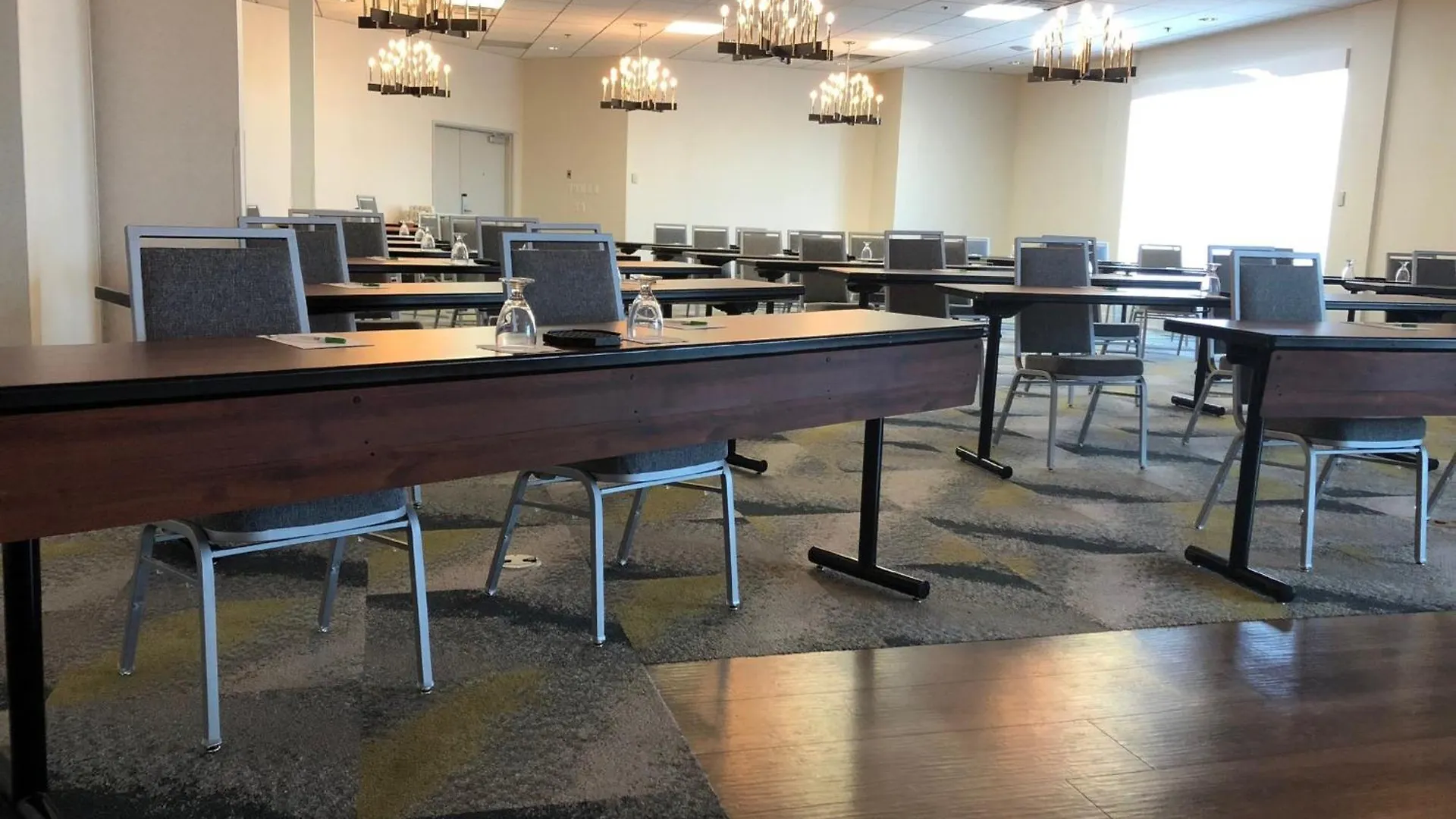 Holiday Inn Montreal Longueuil By Ihg 3*,